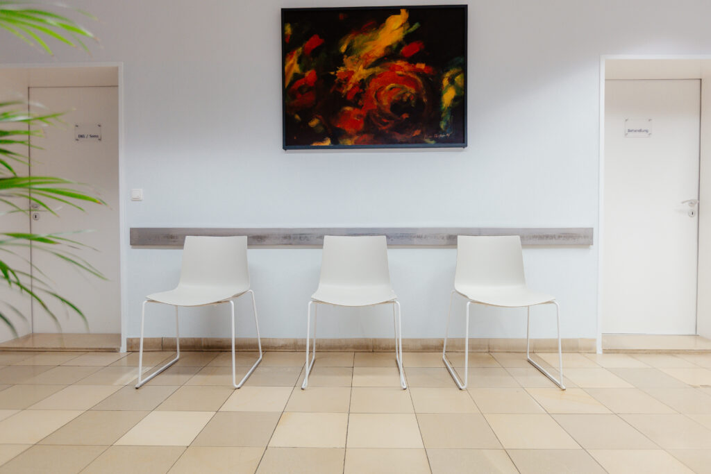 Wartebereich in der Praxis Dr. Stieß